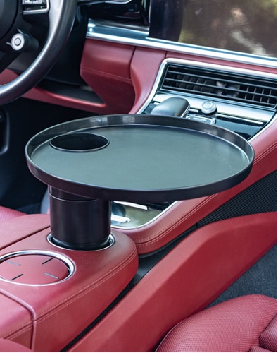 Round car tray installed in a front center console