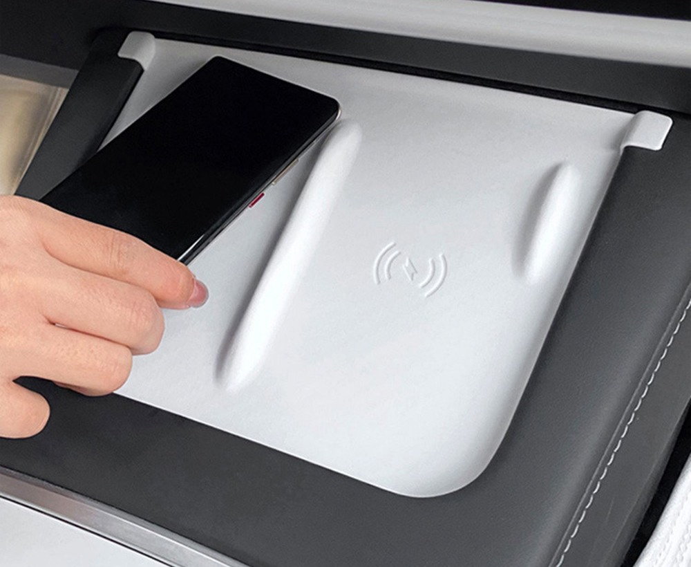 Phone placed on the wireless charger mat